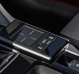 eclipse-cross-2018-touchpad